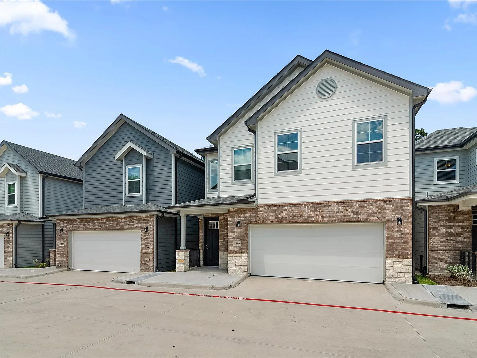3 bed, 2.5 bath, 1425 sqft, $2,565 — Photo 4