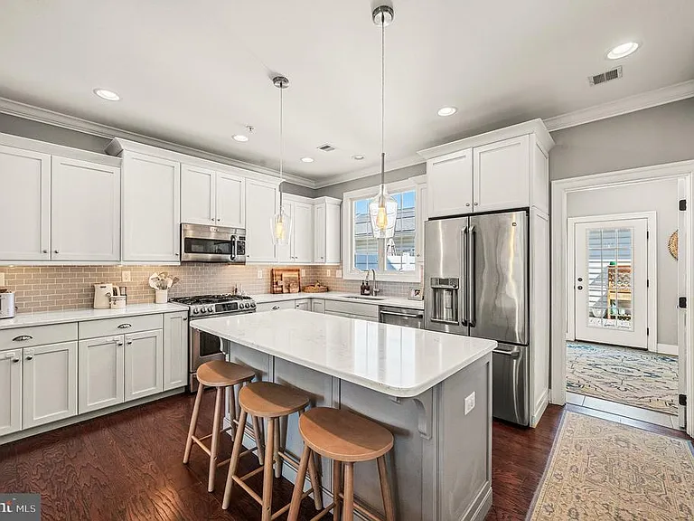 625 W Mulberry St — Photo 13