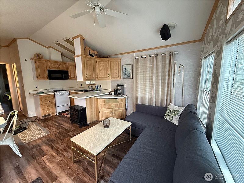 5th image of 9391 Colony Lane