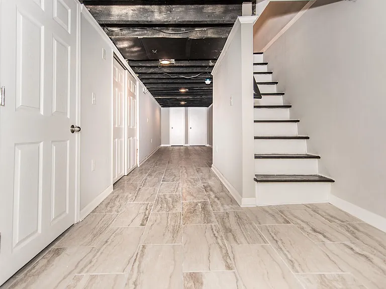 2030 McKean St — Photo 18
