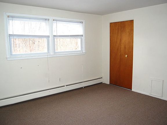 4th image of 400 Pleasant St APT 18