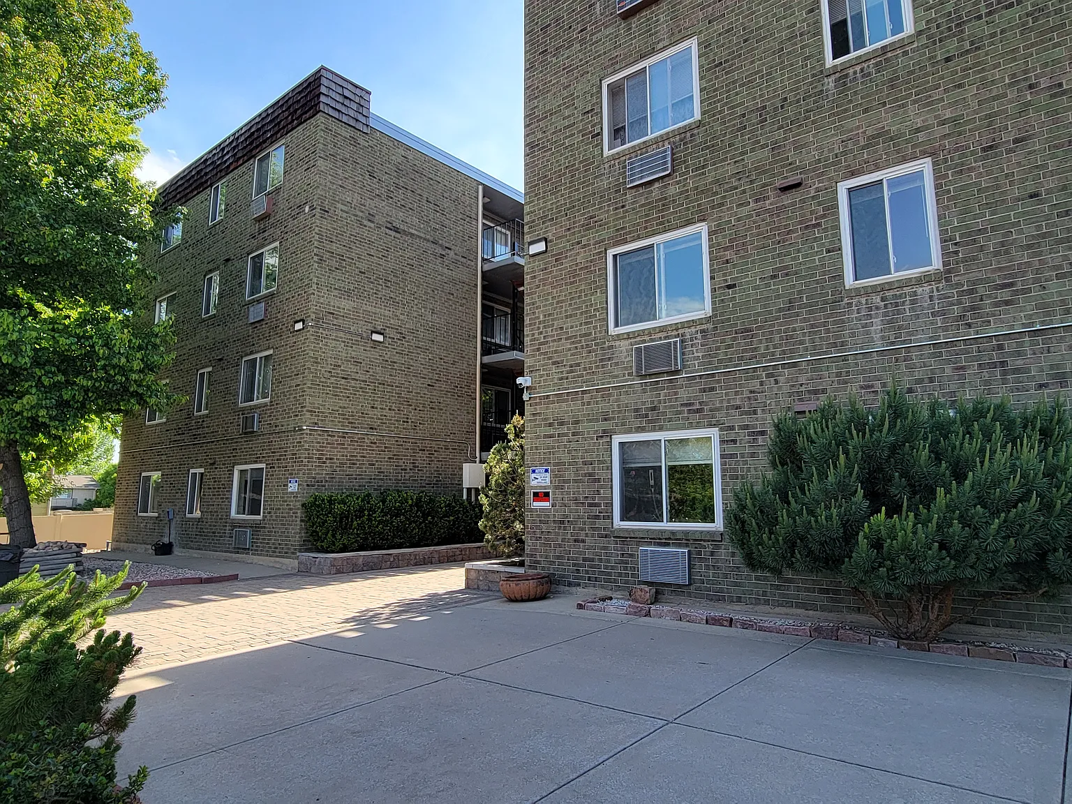 Loveland Apartments and Suites — Photo 2