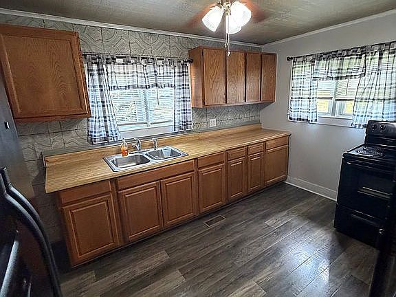3rd image of 623 McVey Rd