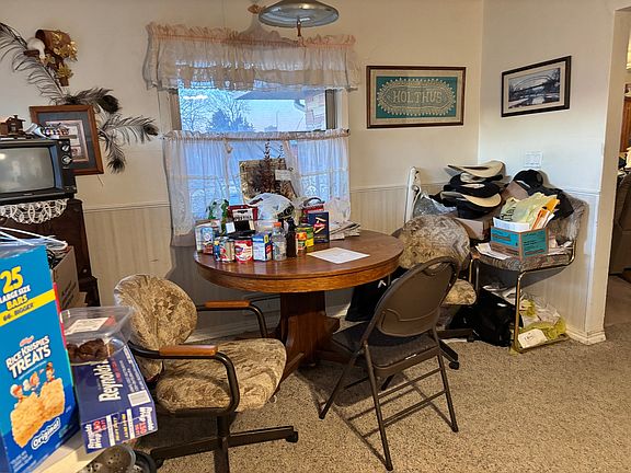 4th image of 301 Adams St