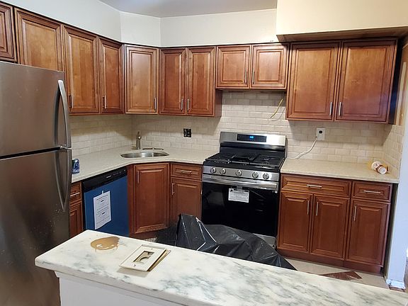 4th image of 165-08 Sanford Ave