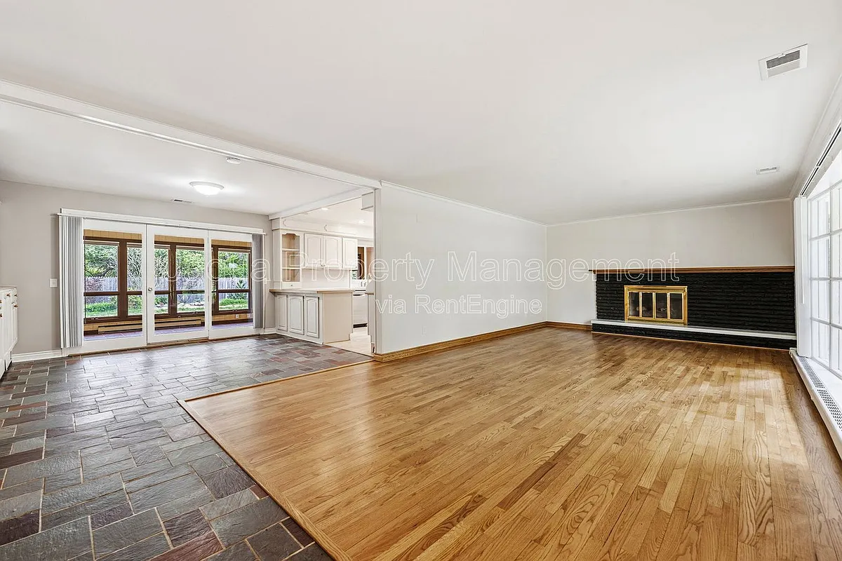 Building Photo - 4420 Croyden Ave