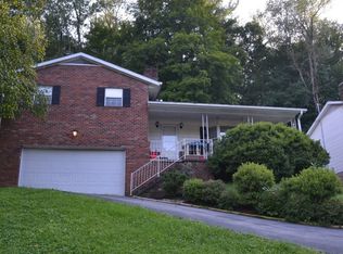 4 Hollen Cir, Fairmont, WV 26554