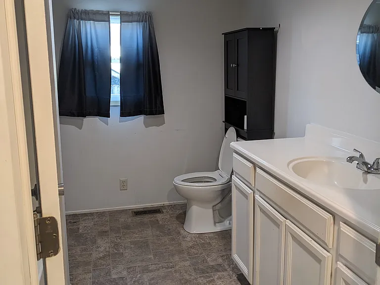 102 Catherine St — Photo 2