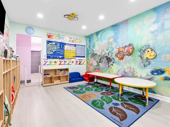 726 Manor Court image 6 of 29