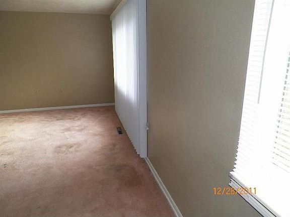 5th image of 4939 Genesee Ave
