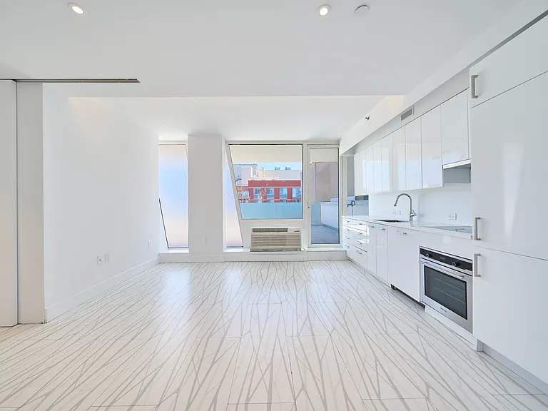 329 Pleasant Ave #6B — Photo 1