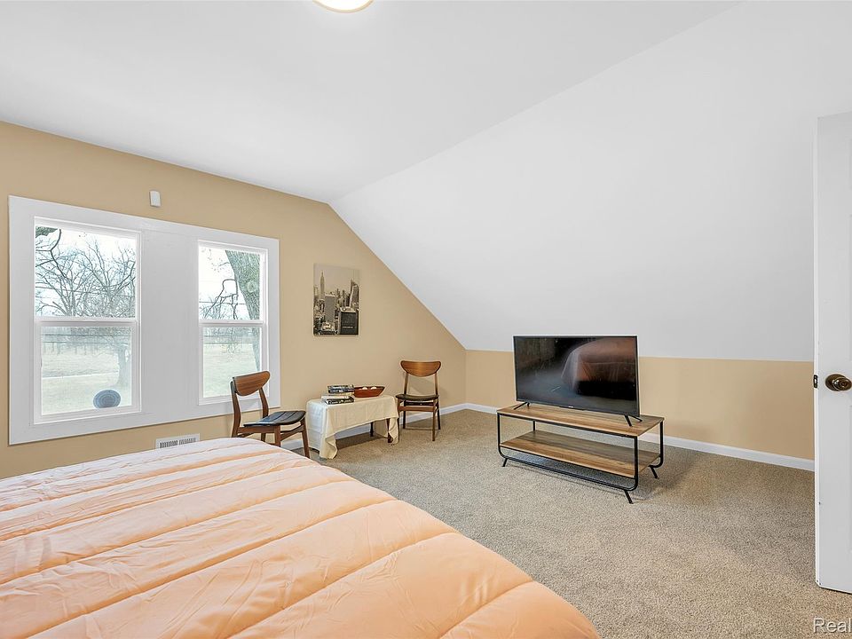 8857 Charlevoix St, photo 17