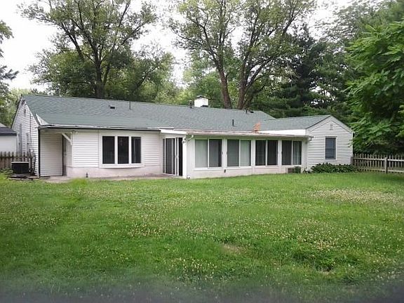 3rd image of 656 Meadowview Dr
