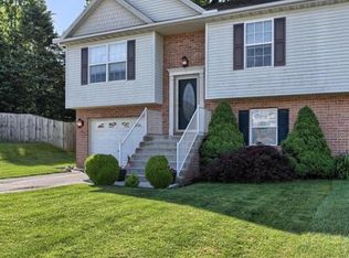 3 Wagner Dr, Hanover, PA 17331