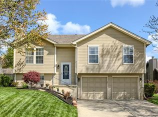 1204 Quail Ridge Dr, Liberty, MO 64068