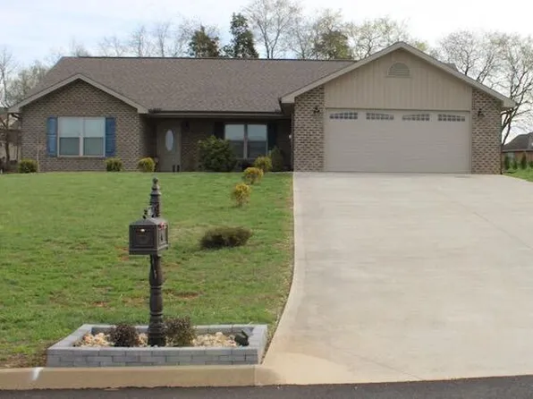 126 Crosslake Ln, Dandridge, TN 37725