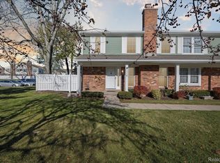 42104 Roscommon St, Northville, MI