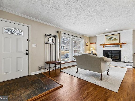 3rd image of 3220 Blueford Rd