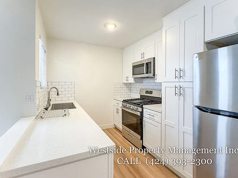 3630 Midvale Ave #5 — Photo 2