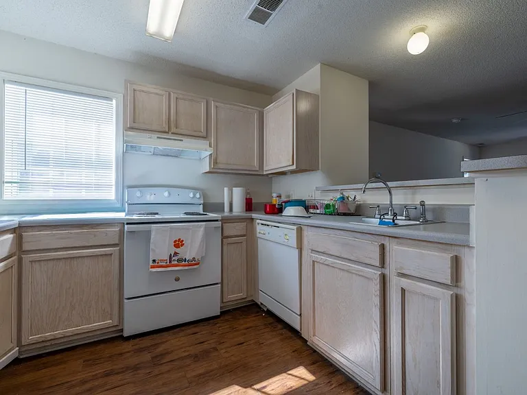 102 University Village Dr #L — Photo 45