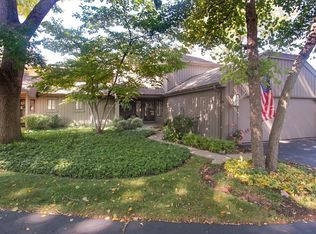 660 Old Barn Rd #F-24, Barrington, IL 60010