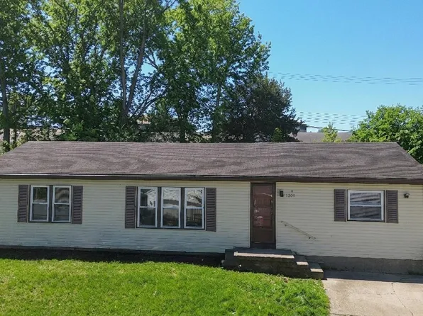 1209 W Green Tree Ln, Bloomington, IN 47403