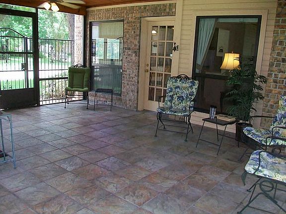 DIRECT ACCESS TO YOUR GARAGE AREA