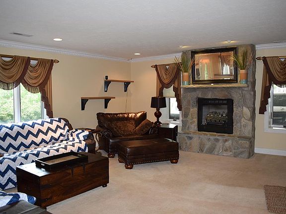 2nd image of 194 Adams Ln