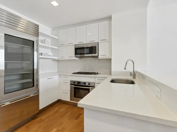 635 West 42nd Street image 4 of 16