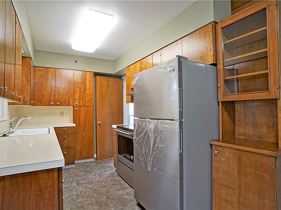 3rd image of 707 Rudolph Ave