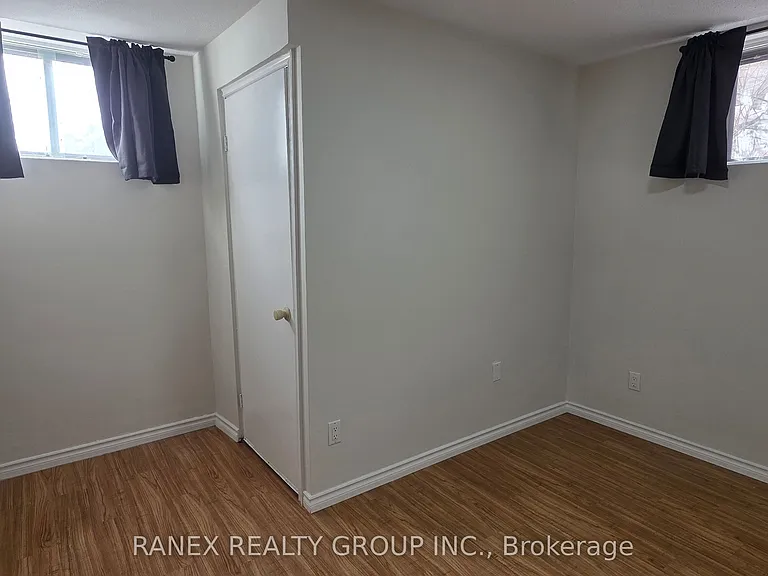 16 Lynwood Ct — Photo 8