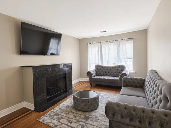 48 N Menard Ave #B3, Chicago, IL 60644