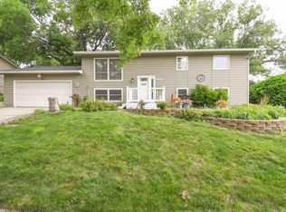 5900 W Westminster Dr, Sioux Falls, SD 57106