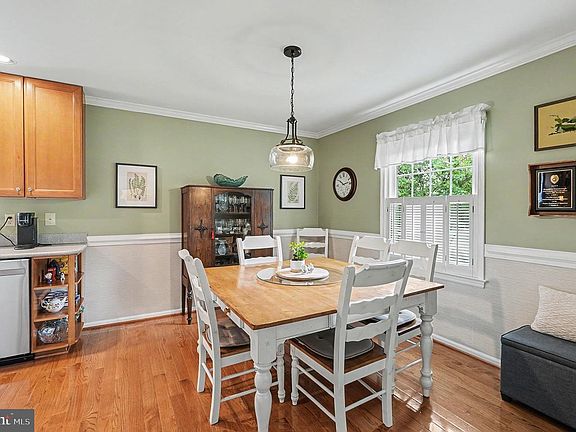 5th image of 313 Laurel Ave