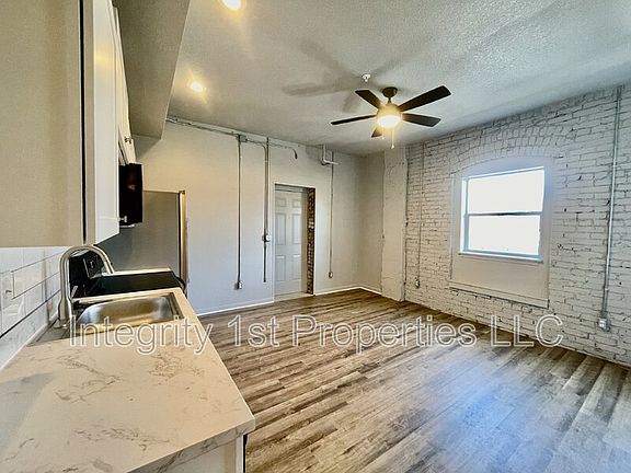 2nd image of 740 Washington Blvd #C