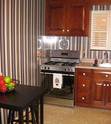 Eat-in Kitchen/Cstm cabs