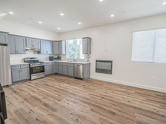 4th image of 14550 Burbank Blvd #102