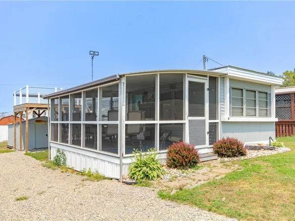 20560 Pinehurst Rd, Alexandria Bay, NY 13607