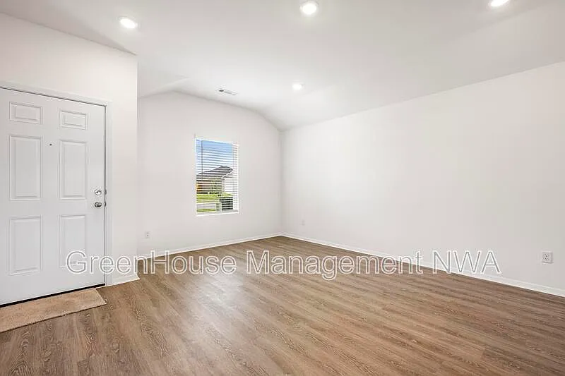 3 bed, 2.0 bath, 1216 sqft, $1,625 — Photo 4