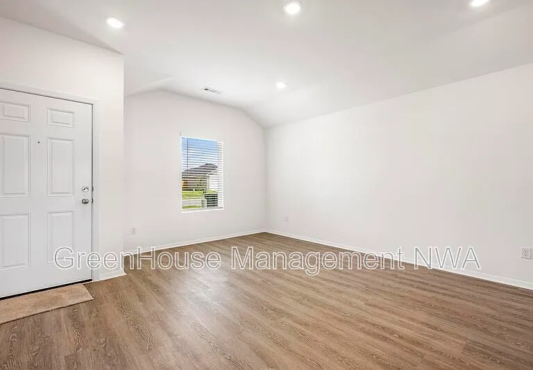 2637 E Gila Way — Photo 3