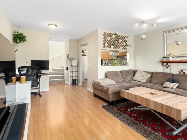 1214 W 7th Ave #5, Vancouver, BC V6H 1B6