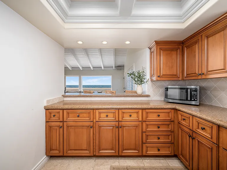 1706 W Oceanfront — Photo 12