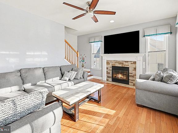 4th image of 4398 Saint Andrews Way