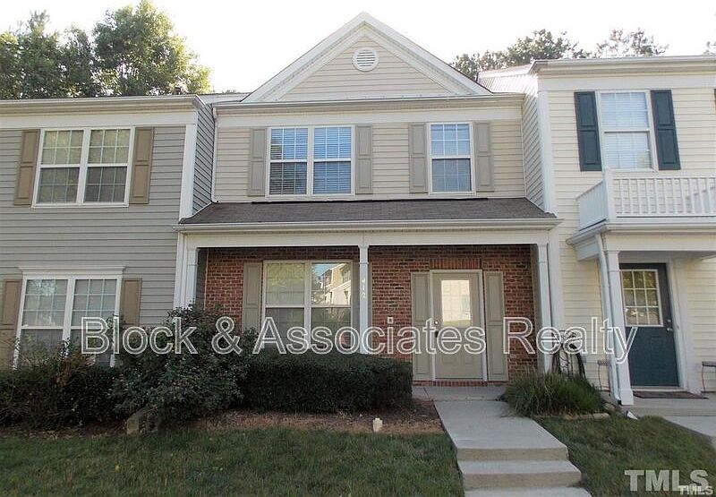 1st image of 412 Canyon Lake Cir