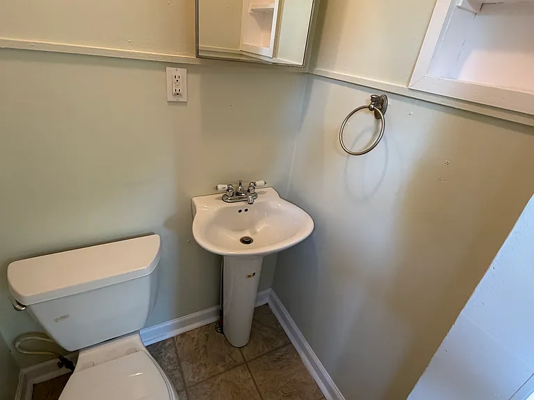 321 S Clemens Ave — Photo 15