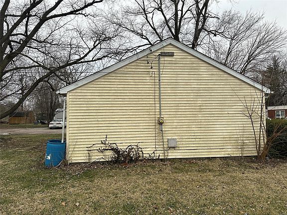 3rd image of 825 N High St