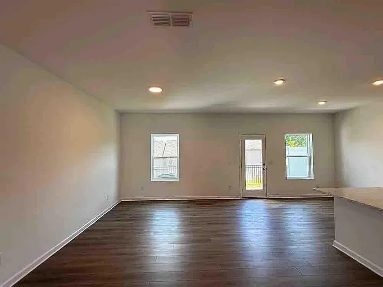 6761 Armonia Dr — Photo 5