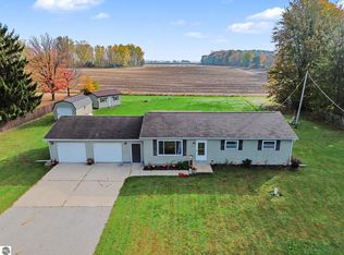 5703 S Shepherd Rd, Shepherd, MI 48883