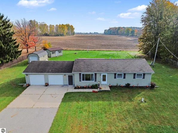 5703 S Shepherd Rd, Shepherd, MI 48883