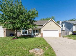 1229 S Stoneybrook Cir, Wichita, KS 67207